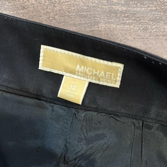 Michael Kors Cotton Stretch skirt. Black with integrated false belt. Size 10. - Picture 6 of 9